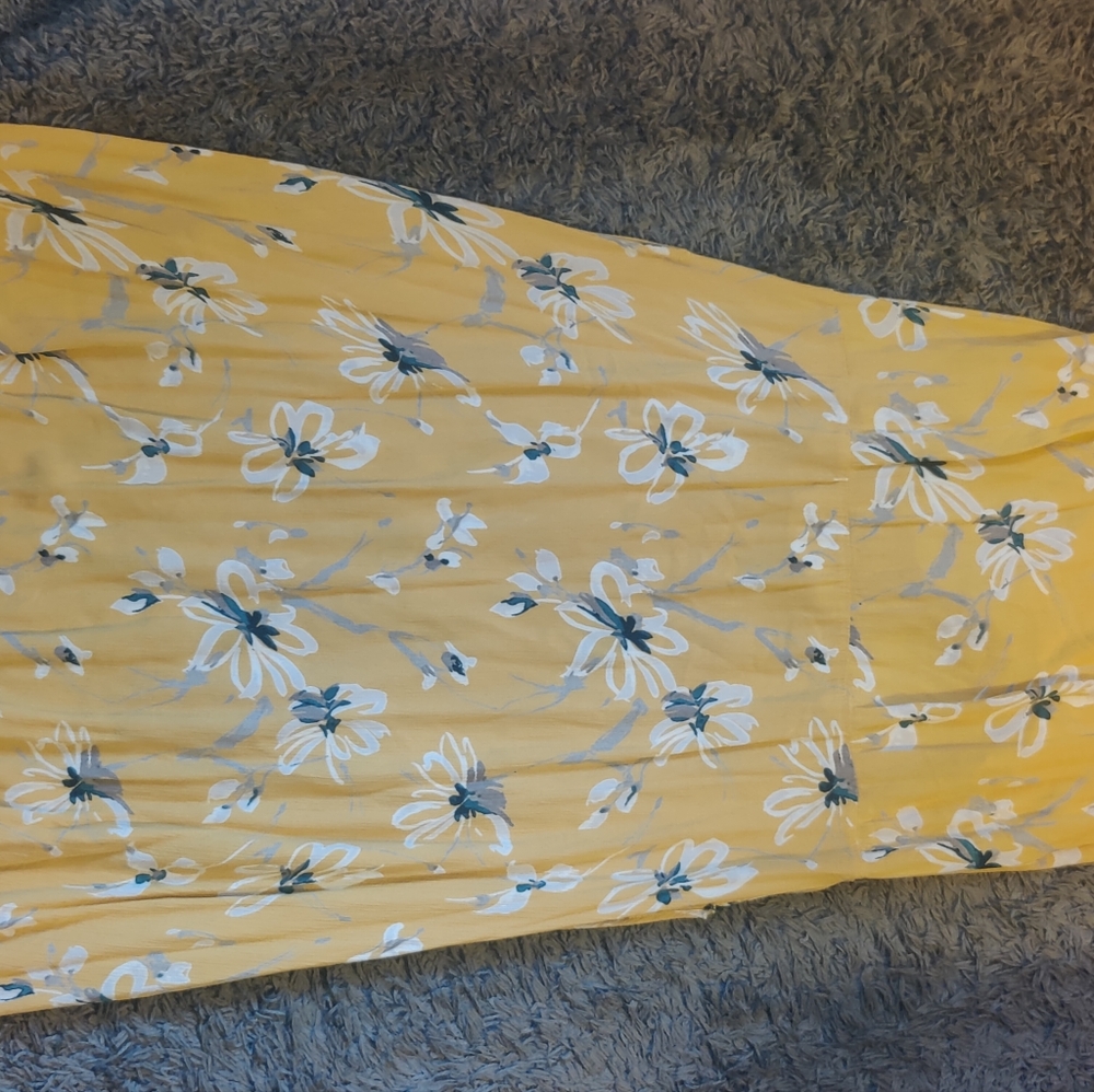 Maxi skirt with side slit